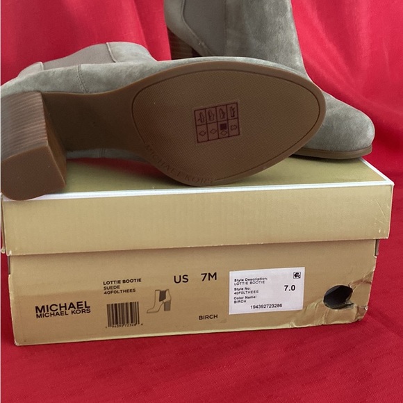 Micheal Kors women’s suede boots. Sz. 7M - Picture 3 of 3